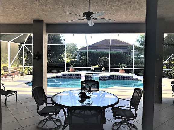3rd image of 9405 Meadowood Dr
