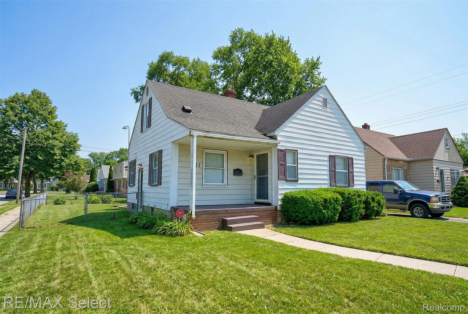 301 Chandler St photo 1