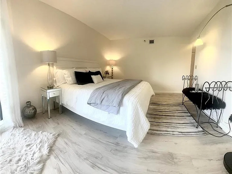 5950 Pelican Bay Plz S #505 — Photo 36