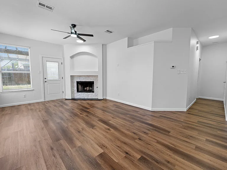 1052 Harriman Dr — Photo 8