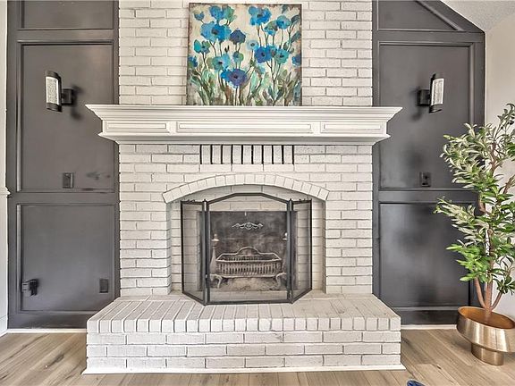 5th image of 1105 Brookside Pl