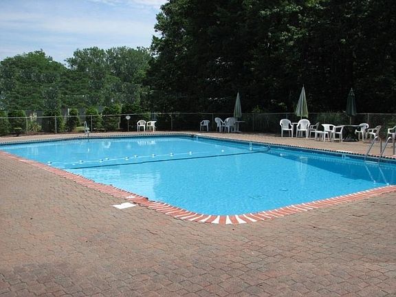 5th image of 109 Oakbrook Dr
