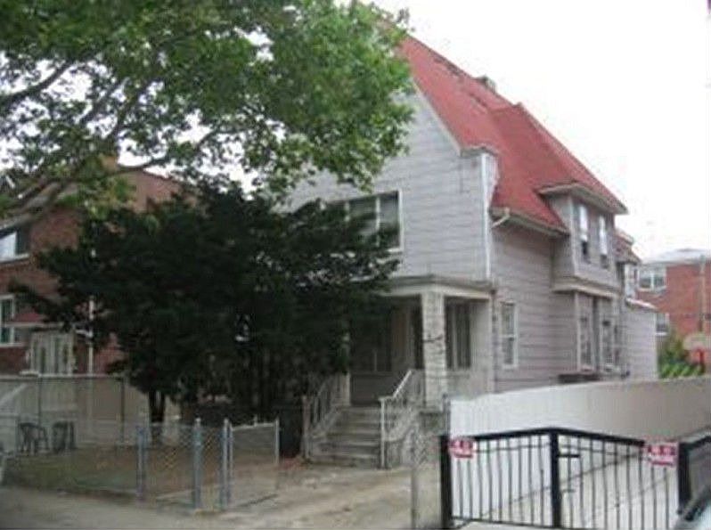 1st image of 129 Bay 32 St