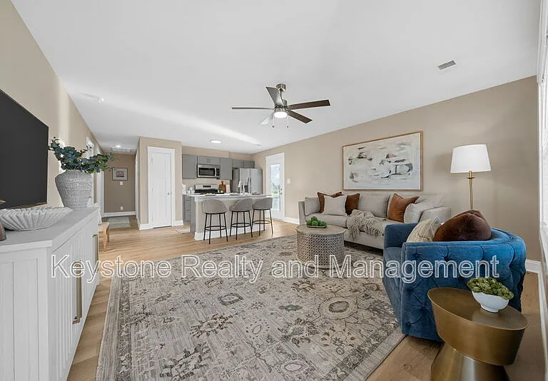 302 Wisteria Ln — Photo 3
