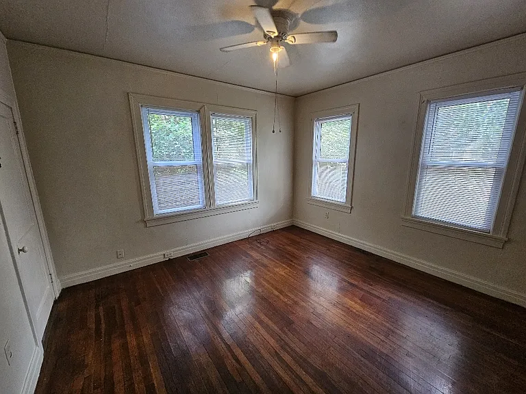 327 N Main St — Photo 15