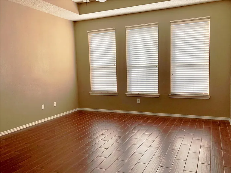 3544 Brewster Dr — Photo 9