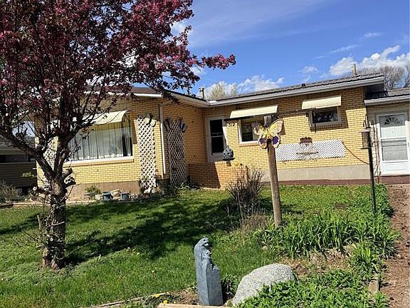 2nd image of 512 McNab STREET