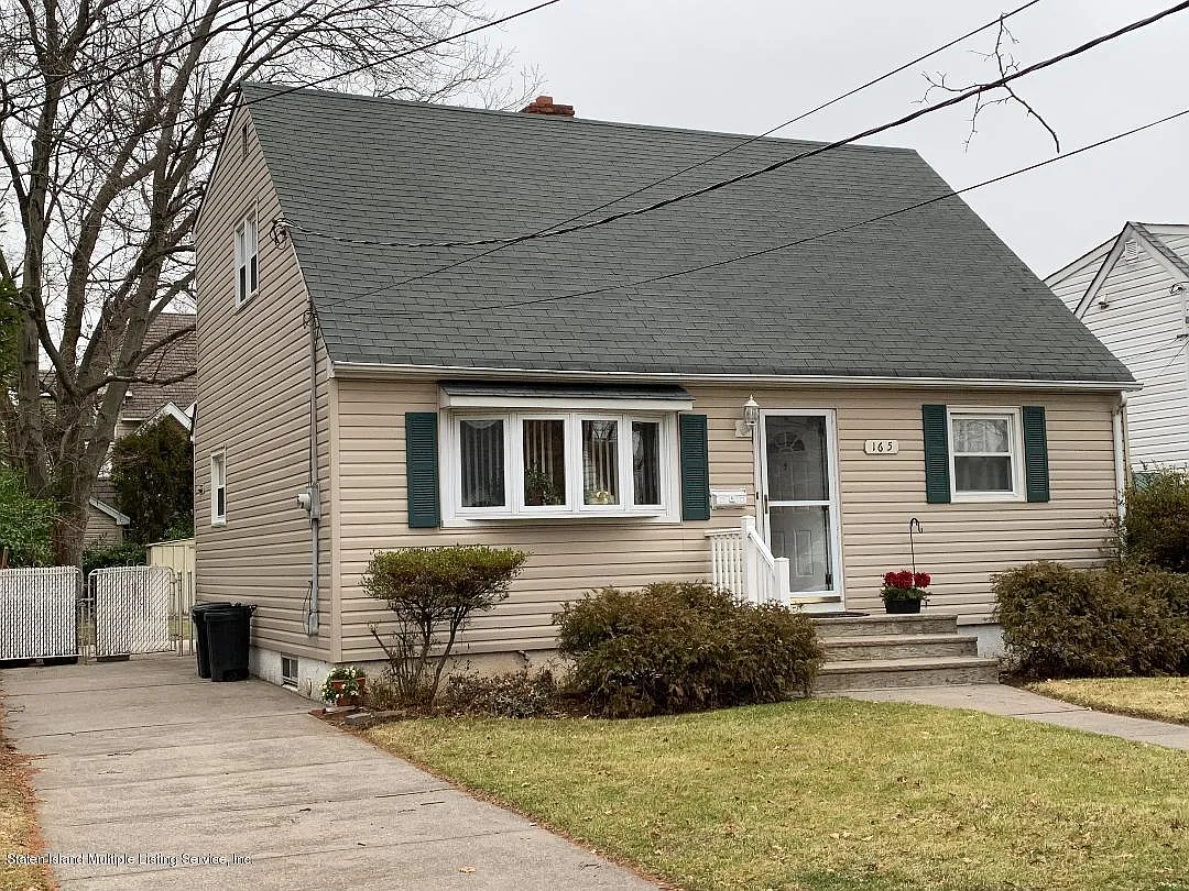 165 Winchester Ave photo 1
