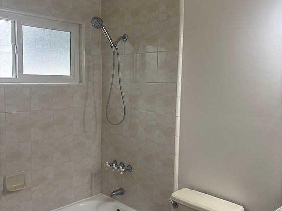 5th image of 4715 Milne Dr