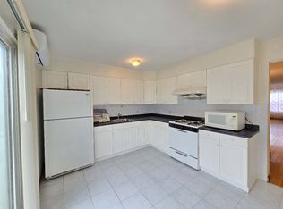 30 Celebration Ln, Staten Island, NY 10304
