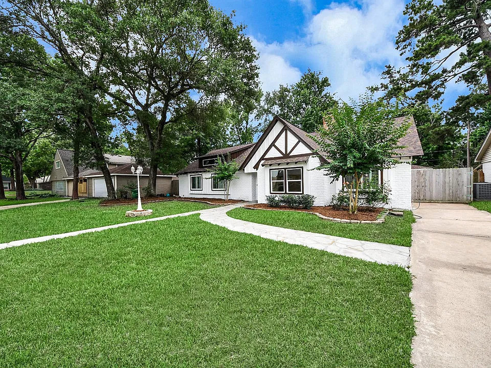 25511 Many Oak Dr
