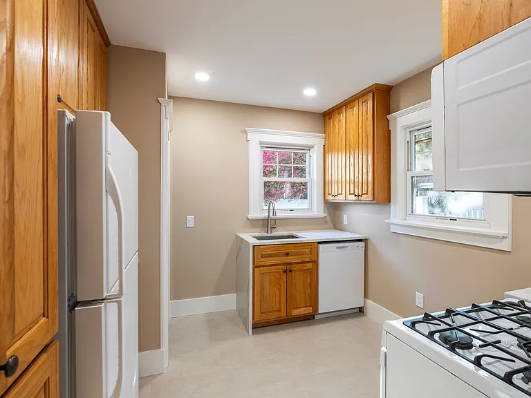 5 Hillside Ave — Photo 12