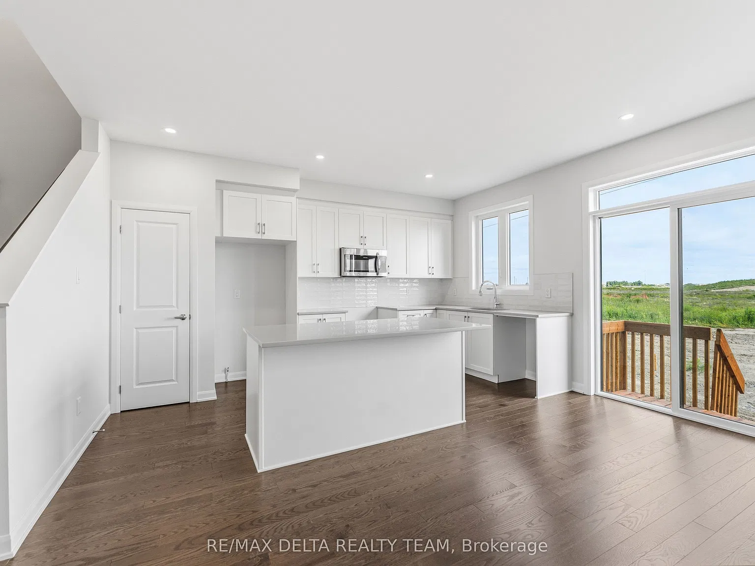 3 bed, $2,700 — Photo 2