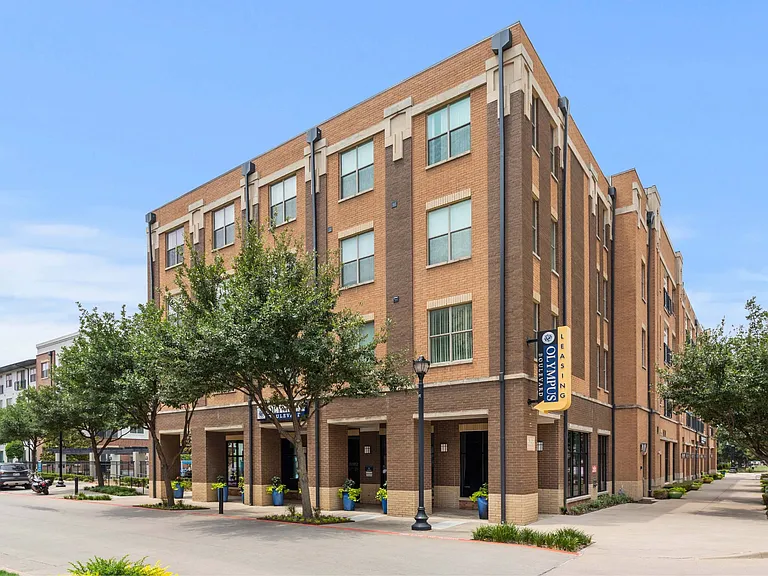 Olympus Boulevard — Photo 37