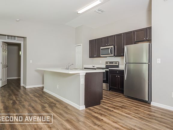 3rd image of 877 Biscayne Dr