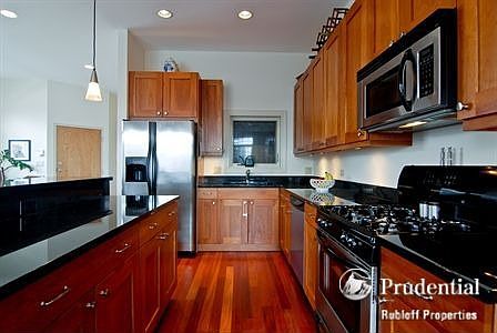 3rd image of 1653 W Cortland St APT 2