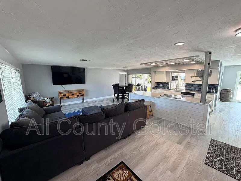 2 bed, 2.0 bath, 1518 sqft, $1,895 — Photo 3