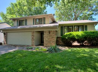 11435 Queens Dr, Omaha, NE 68164