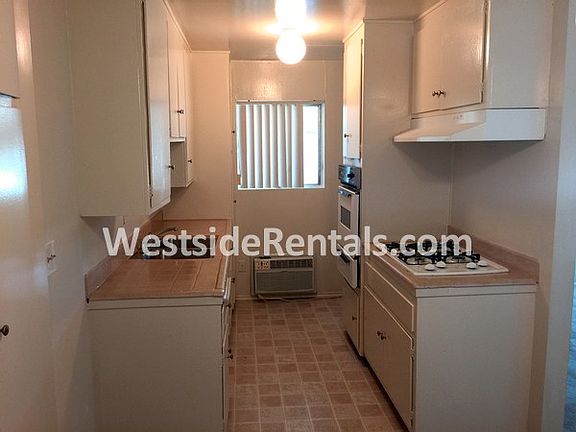 3rd image of 5000 Woodman Ave APT 11