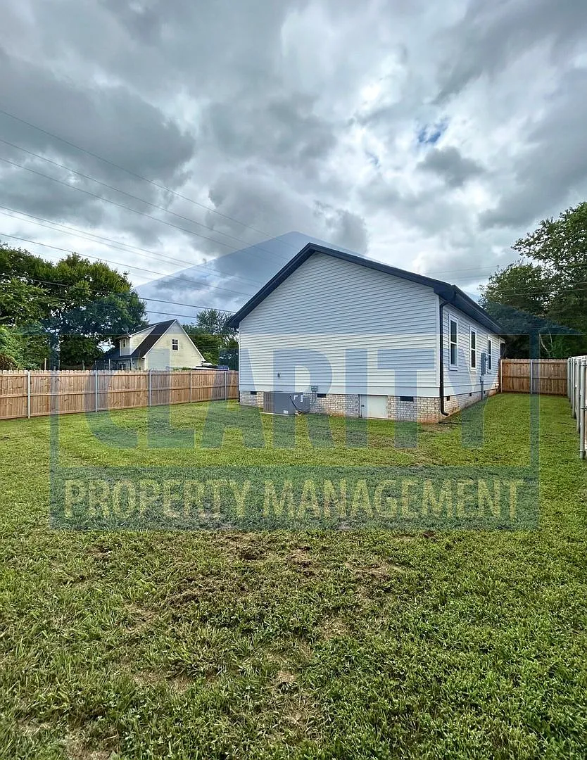 Three bedroom single level home! — Photo 4