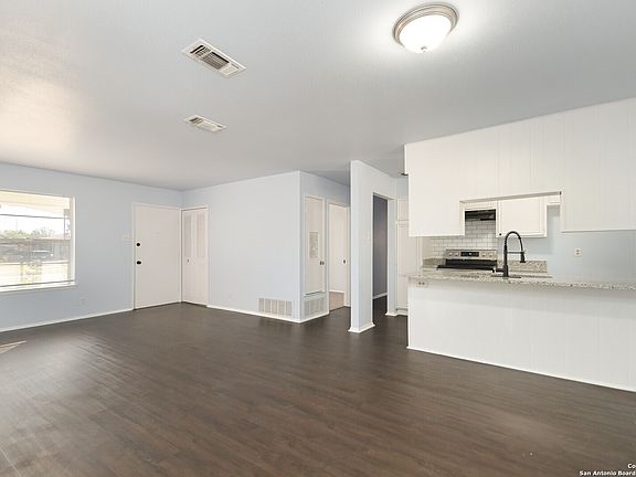 3rd image of 5818 LAUREL VALLEY DR