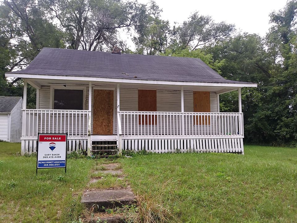 1st image of 105 Frisbie Ave