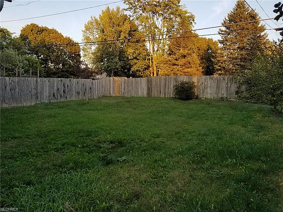 5th image of 922 11th St NE