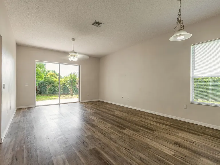 122 Spring Glen Dr — Photo 4