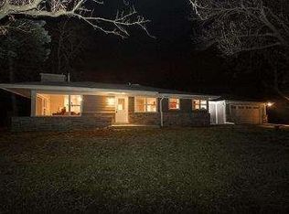 1315 W Larkspur Ln, River Hills, WI 53217