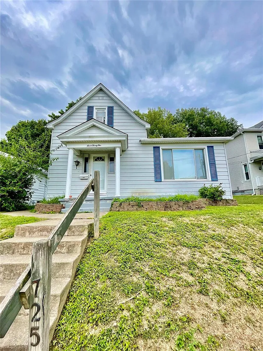 725 Union Ave photo 1