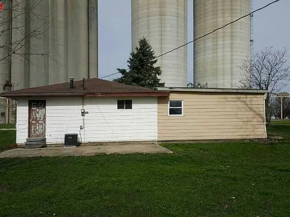 130 N Oak St, Ludlow, IL 60949
