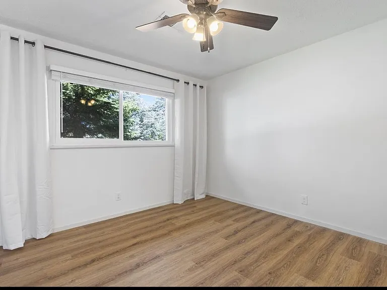 704 Elm St — Photo 10