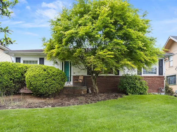 830 W Pike St, Houston, PA 15342