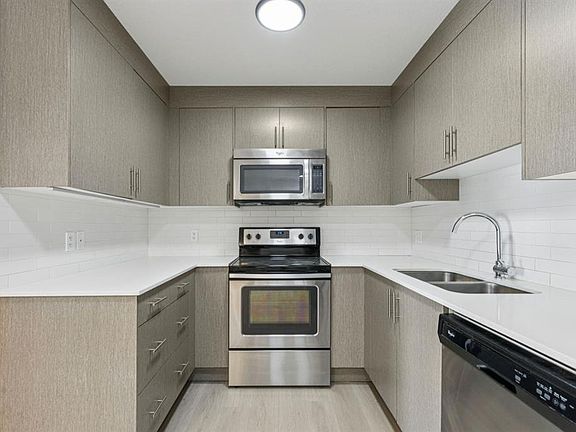 4th image of 302 N Skyview Ranch Dr NE #1205