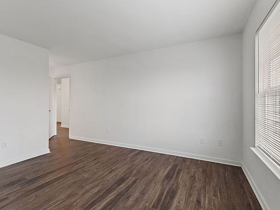 5th image of 1306 N Liberty Cir E