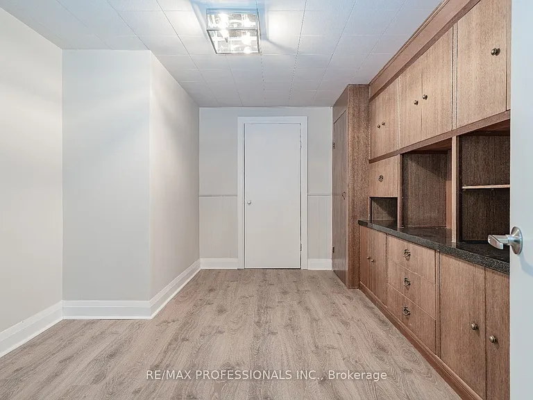 364 Rathburn Rd — Photo 7