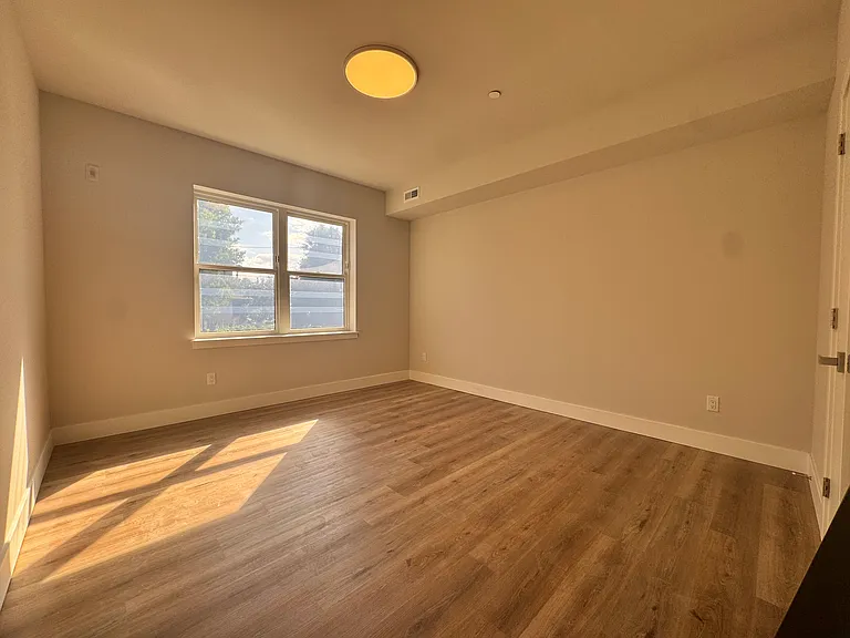 5222-24 Chester Ave #13 — Photo 16