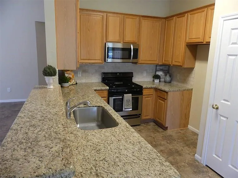 3207 Neuburg Ct — Photo 2