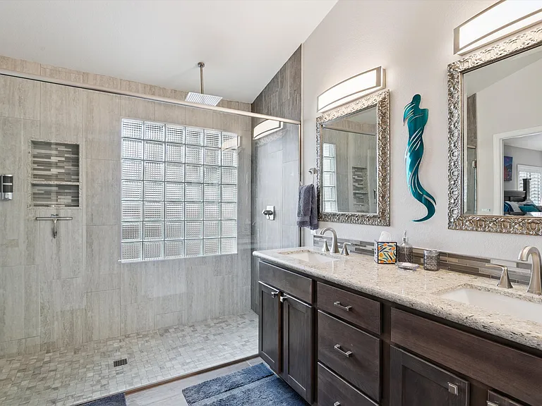 4637 E Fernwood Ct — Photo 33