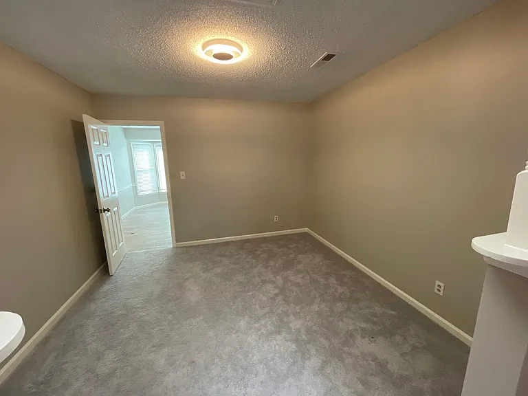 6914 Steeplechase Dr NW — Photo 5