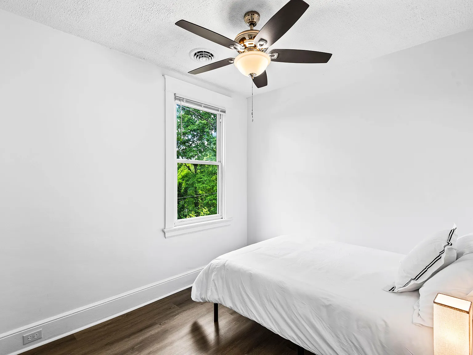 4 bed, 2.0 bath, 1650 sqft, $927 — Photo 2