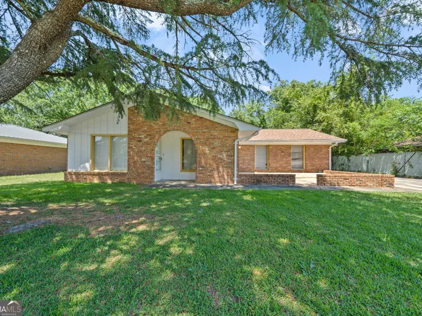 111 Valencia Cir, Centerville, GA 31028