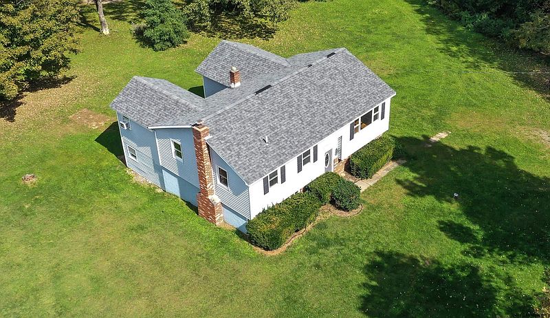 5th image of 343 MIDDLE GROVE Road
