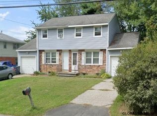 22 Campagna Dr, Albany, NY 12205