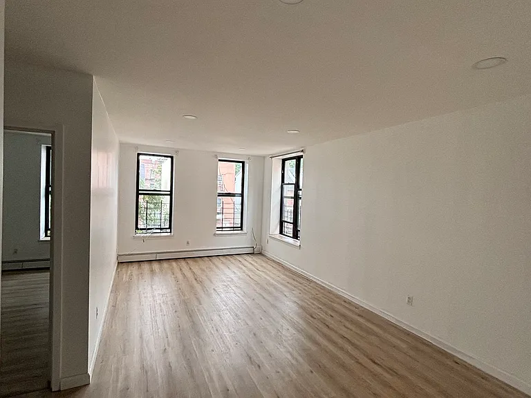 200 Mac Dougal St #2F — Photo 2