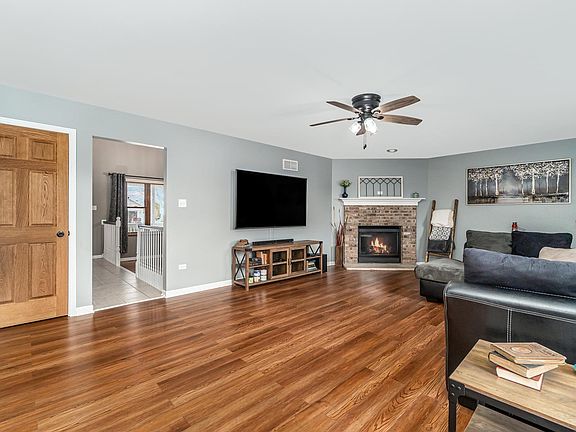 5th image of 1335 W Cap Cir