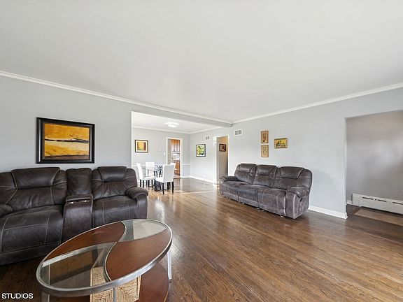 5th image of 1542 Blanchan Ave