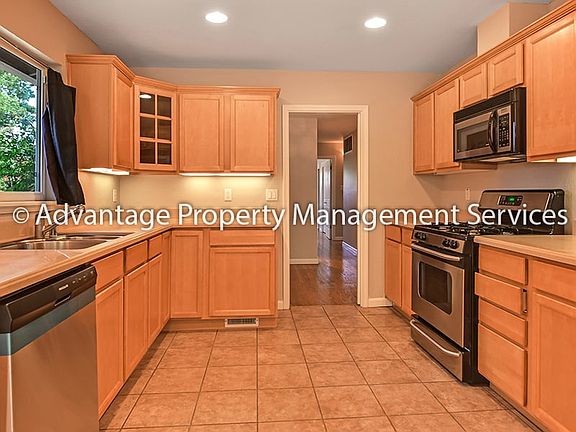 3rd image of 4548 Las Lomitas Dr