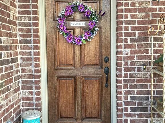 5th image of 842 Magnolia Dr