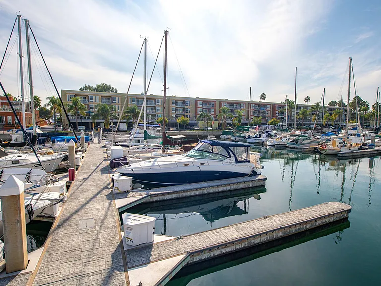 Harborside Marina Bay — Photo 4
